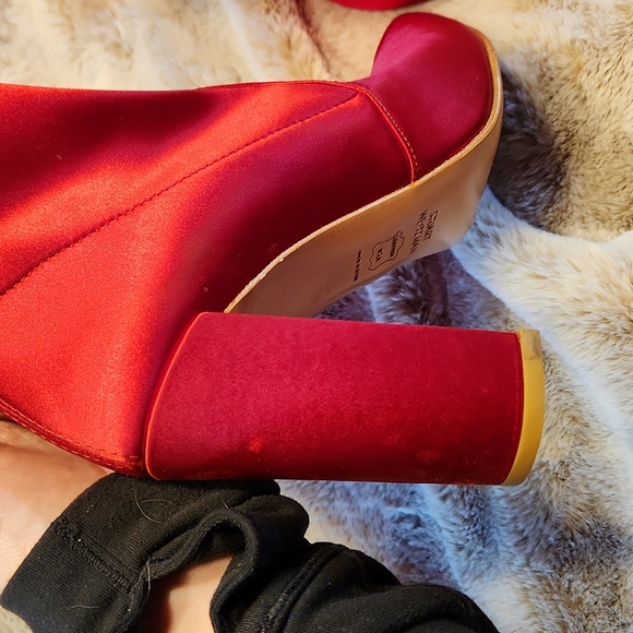 Stuart Weitzman Clinger Red Satin Booties sz 7 - Picture 5 of 6